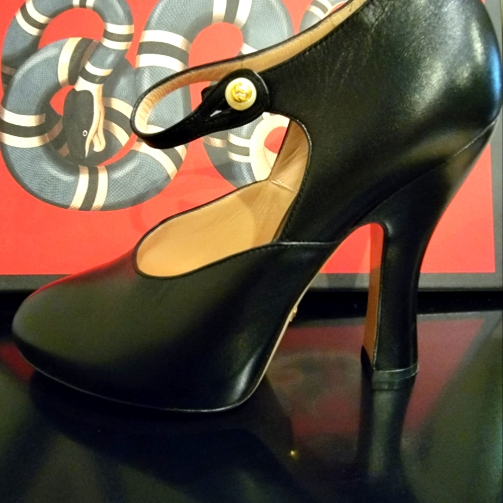 Gucci Leather shoes